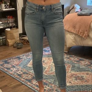 Light wash American Eagle Crop Jeggings